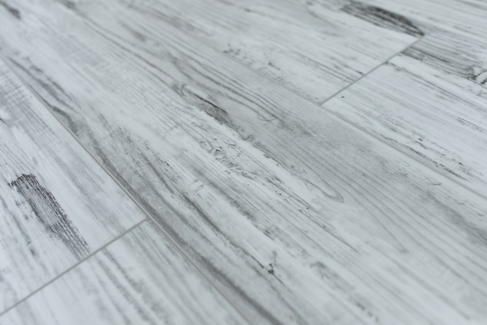 Замковая ПВХ плитка "Art Tile" Берёза Божоле (1220*152*5 мм) — купить в Ногинске