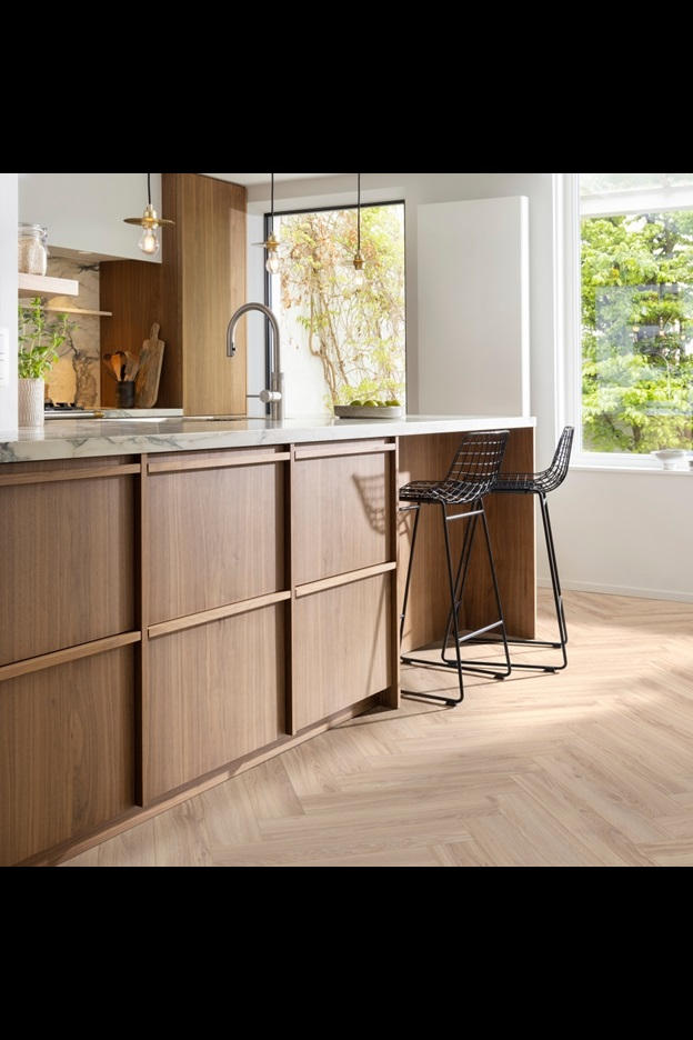 Замковая ПВХ плитка Blackjack Oak 22210 (630*126*6 мм) — купить в Ногинске